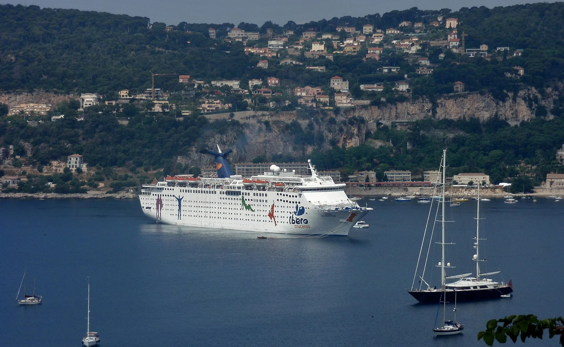 Grand-Hotel du Cap-Ferrat Four Seasons op het schiereiland Saint-Jean-Cap-Ferrat met Beaux-Arts gevel in mediterrane tuinen